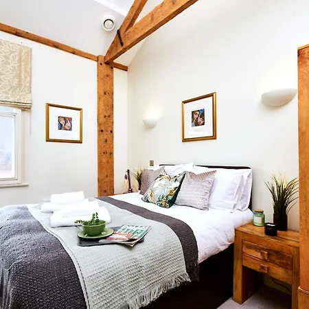 The Magical Abode - Sleeps 6 アパート