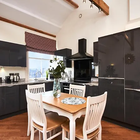 The Magical Abode - Sleeps 6