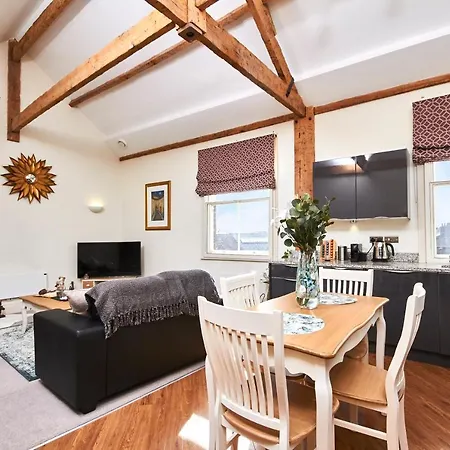 The Magical Abode - Sleeps 6 *