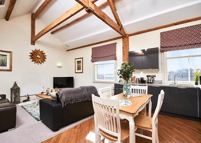 Magical Retreat - Sleeps 6 *