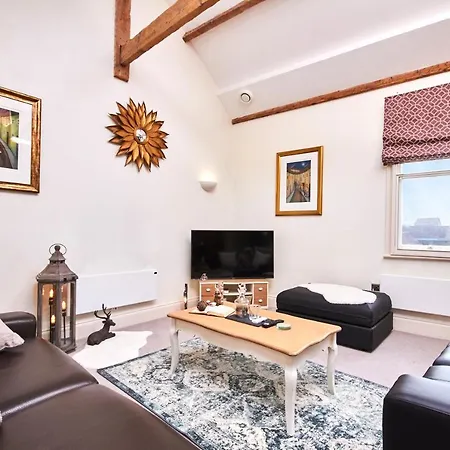 The Magical Abode - Sleeps 6 * York