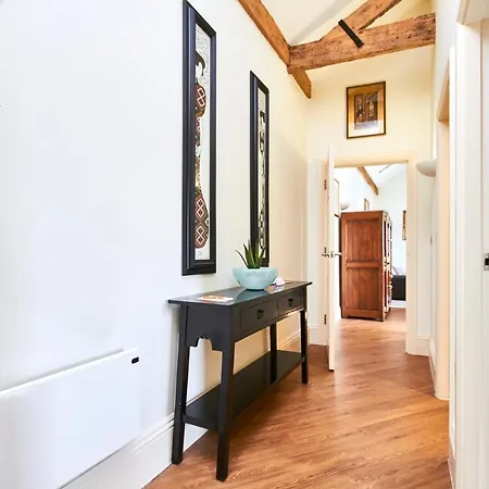 The Magical Abode - Sleeps 6