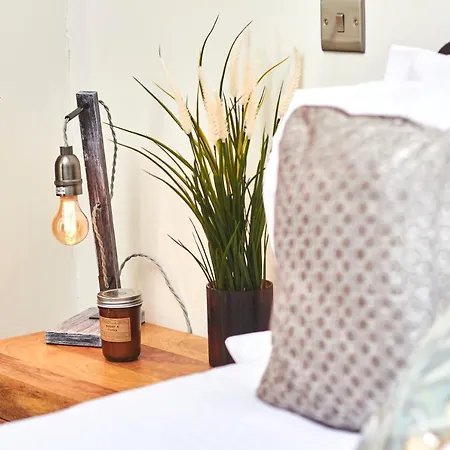 The Magical Abode - Sleeps 6